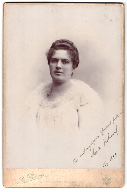 Fotografie C. Pietzner, Wien, Mariahilferstr. 3, Portrait Marie Rohml im Pelzkl