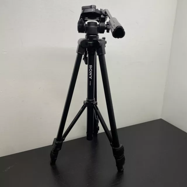 Sony VCT-R640 Lightweight Extendable Video Tripod. USED