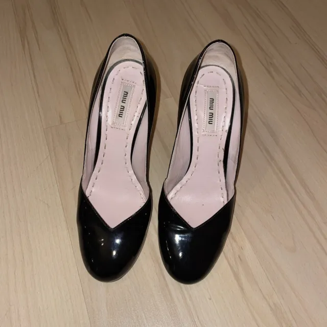MIU MIU BLACK Patent Leather Court Shoes / Pumps - Size EU 38/UK 5 £70. ...