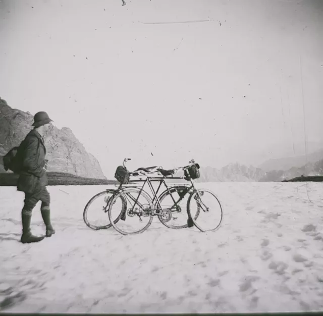 Plaque verre photo ancienne noir et blanc Positif Pyrénées Vélo