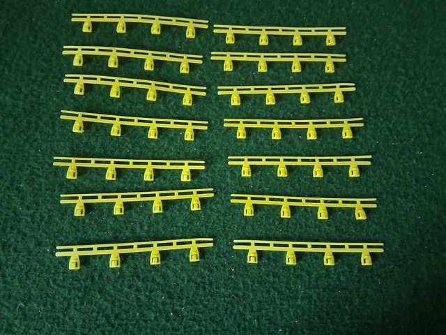 Lot De 18 Barrières De Sécurité + 2 Pour Circuit De Voitures électriques Tyco - Occasion