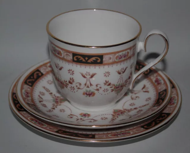 Elizabethan Fine Bone China - Olde England - Tea Trio - vgc