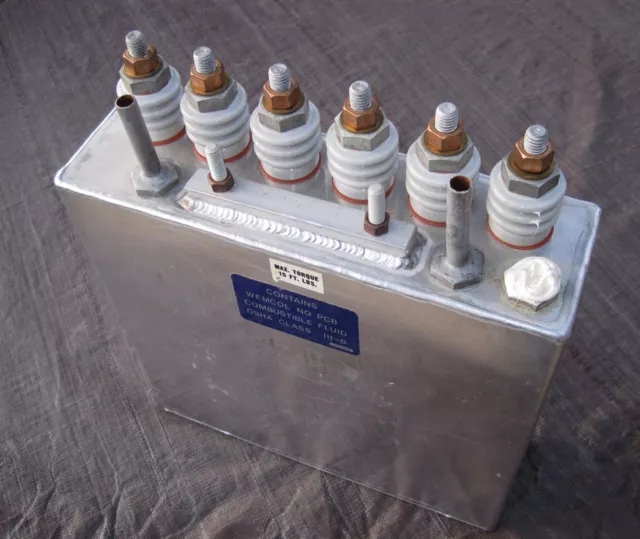 Westinghouse 450 KVAR, 4-150 MFD, 400 V, 1125 A, water-cooled capacitor