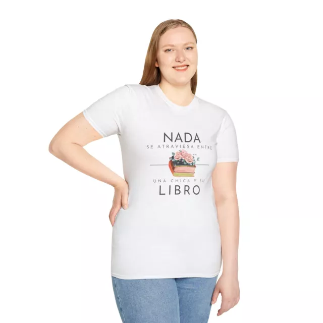 Camiseta Gráfica: Nada Se Atraviesa Entre Una Chica y Su Libro